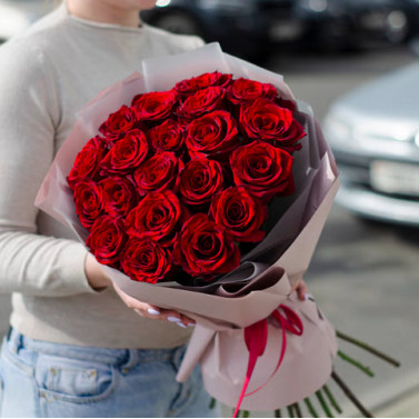 19 rosas rojas 60 cm
