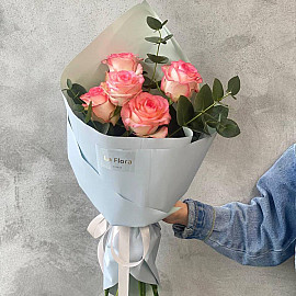 Strauß aus 7 Rosen – ein Zeichen von Aufmerksamkeit und warmen Gefühlen