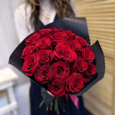 19 red roses