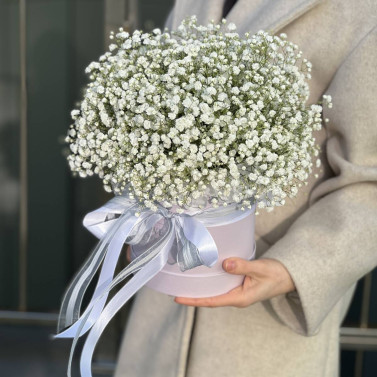 Bouquet in una scatola con gypsophila