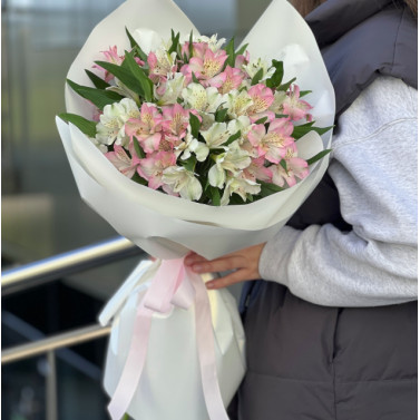 Bouquet of 11 alstroemerias – Radiance