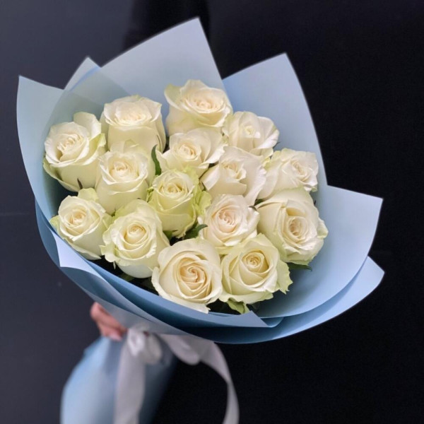 Strauß aus 15 weißen Rosen