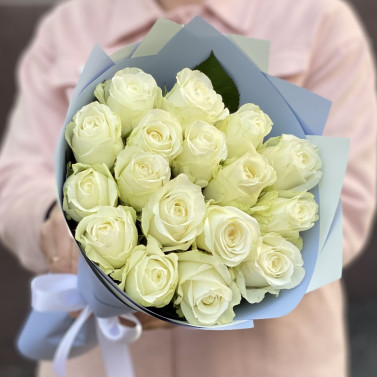 White Enchantresses: Rose Bouquet