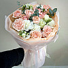 Gemischter Strauß in Pastelltönen mit Rosen