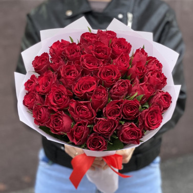 Endless Passion: 33 Red Roses