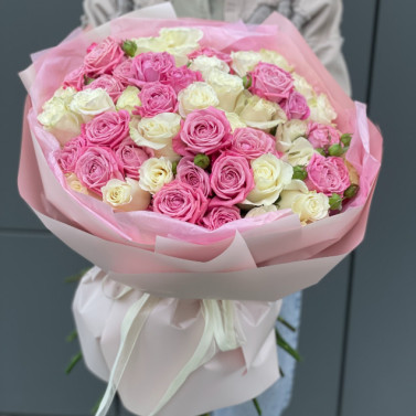 Ramo de rosas blancas y rosas — Luz del amor