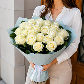 27 weiße Rosen 50 cm