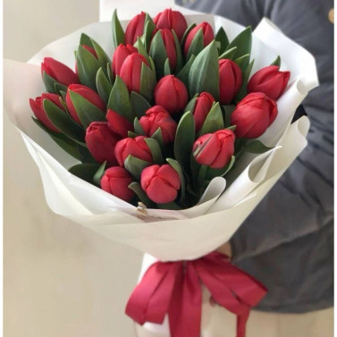 Bouquet de 21 tulipes rouges — Symbole de l’amour