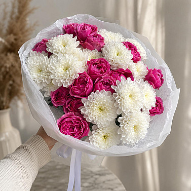 Strauß aus Sprayrosen und Chrysanthemen „Zephyr“