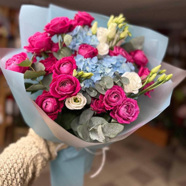 Bouquet avec hortensia — composition florale éclatante