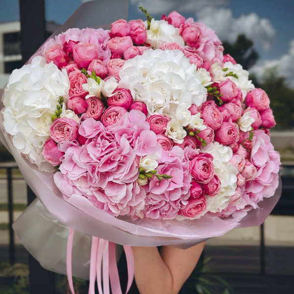 Grand bouquet d’hortensias — composition élégante
