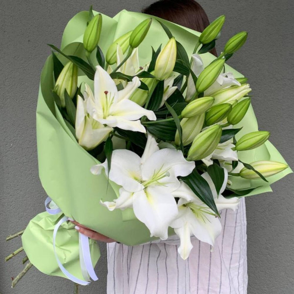 Bouquet Élégance — 7 lys pour la bien-aimée