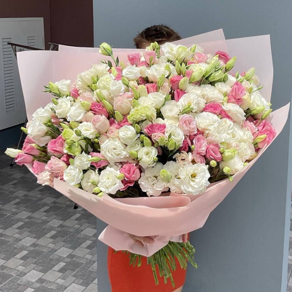 Buquê de 101 eustonas em tons de rosa suave