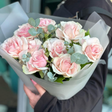 Bouquet of 9 Pink Roses with a Green Accent