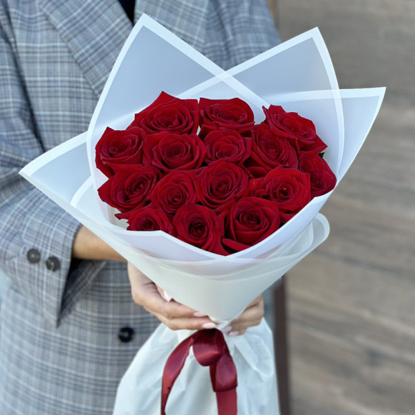 Bouquet aus 15 roten Rosen – Klassik der Liebe