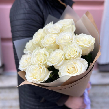 15 white roses