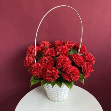 Composition funéraire d’œillets en panier