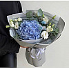 Strauß mit blauer Hortensie
