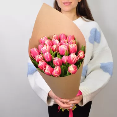 Bukiet z 25 tulipanów — delikatna klasyka