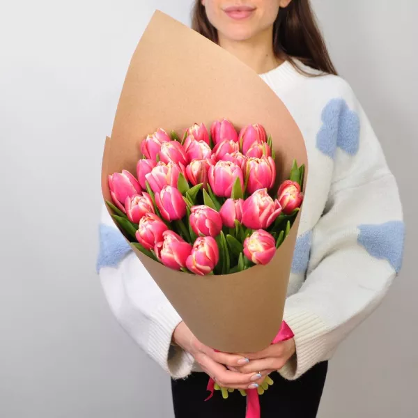 Букет із 25 тюльпанів — ніжна класика