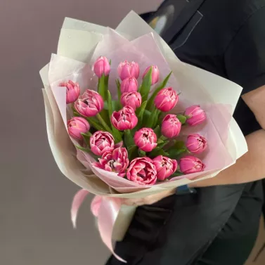 Bukiet z 19 tulipanów — elegancka klasyka