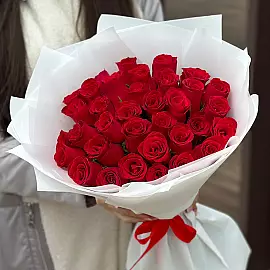 Blumenstrauß aus 35 roten Rosen
