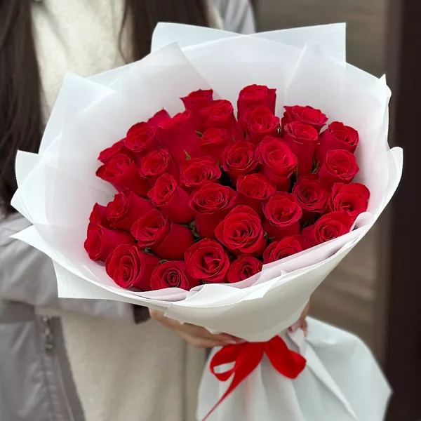 Букет з 35 червоних троянд