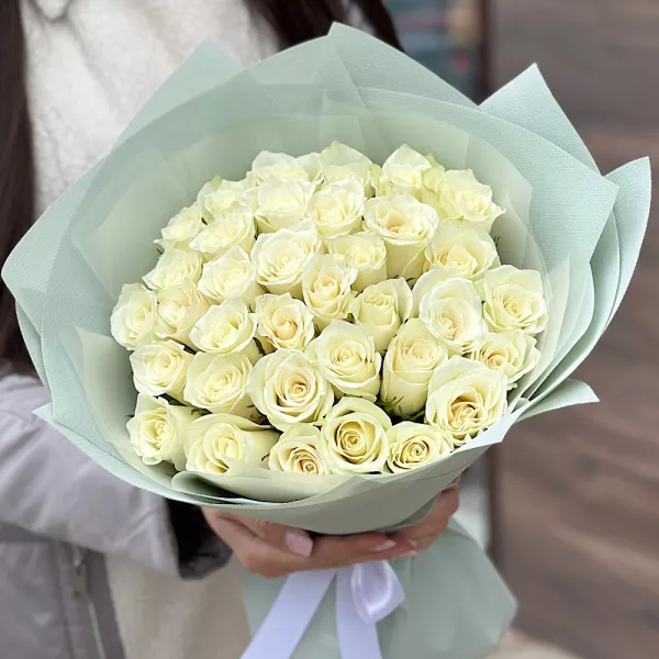 Букет із 35 білих троянд