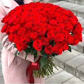 Bouquet de 101 roses « Un cœur en cadeau »