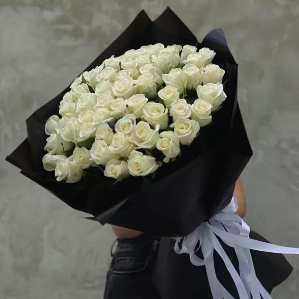 Букет із 51 білої троянди 70 см