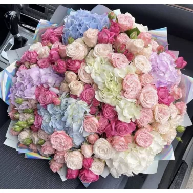 Букет «Гармония роз и гортензий»