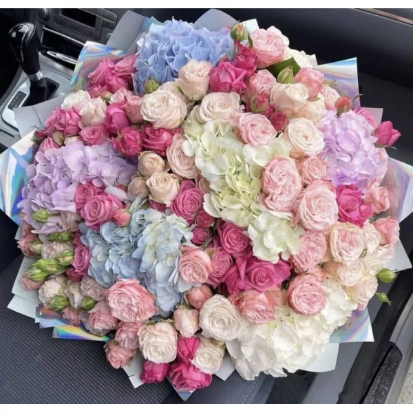 Букет «Гармонія троянд і гортензій»