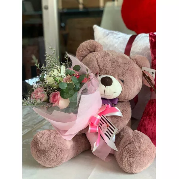 Подарунковий набір «Обійми та квіти»