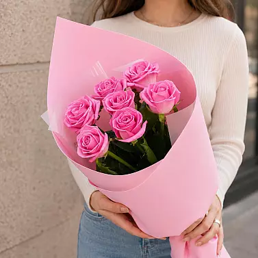 Buquê de 7 rosas – um gesto de atenção e sentimentos calorosos