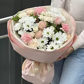 Ramo con rosas, crisantemos y claveles