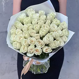 Buquê de 51 rosas brancas – Amor puro