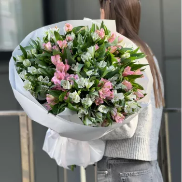 Букет з 25 альстромерій — яскравий та пишний подарунок