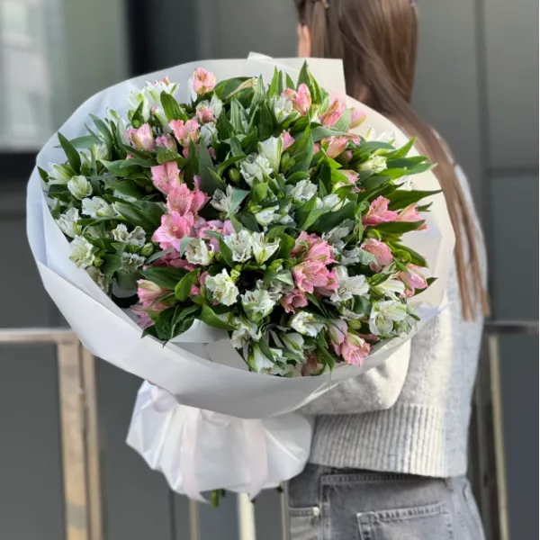 Букет з 25 альстромерій — яскравий та пишний подарунок