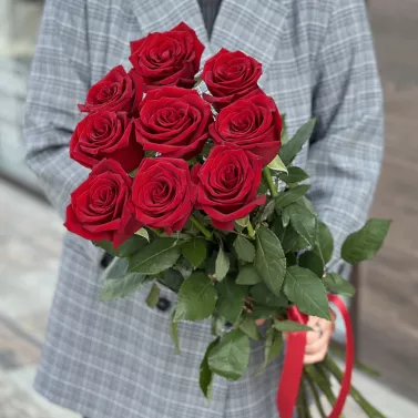 Букет з 9 червоних троянд