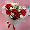 Ramo de rosas rojas y blancas