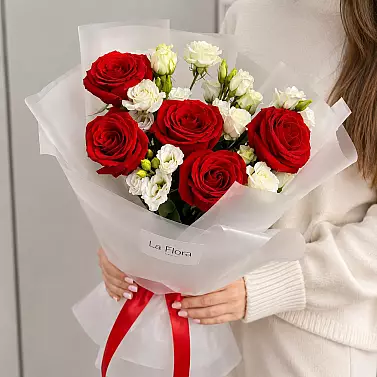 Bouquet of red and white roses