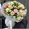 Ramo de flores con rosas y alstroemerias