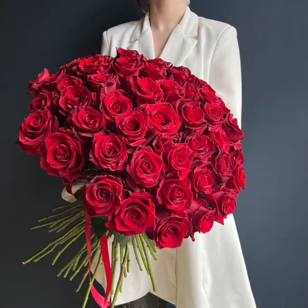 51 червона троянда