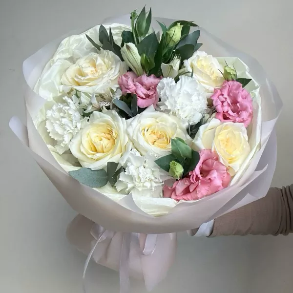 Мікс-букет з білими та рожевими квітами