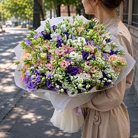 Strauß mit 51 Eustoma