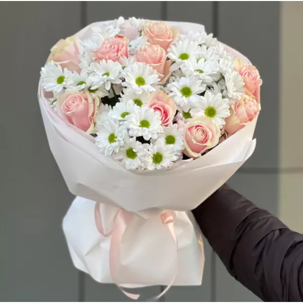 Букет троянд і хризантем