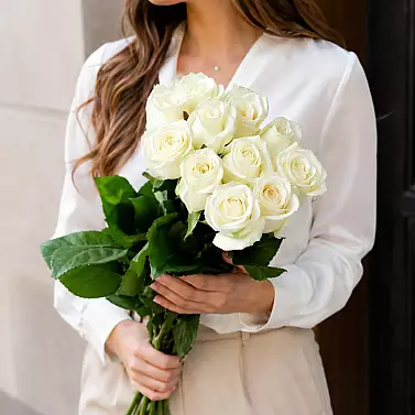 Buquê com 11 rosas brancas