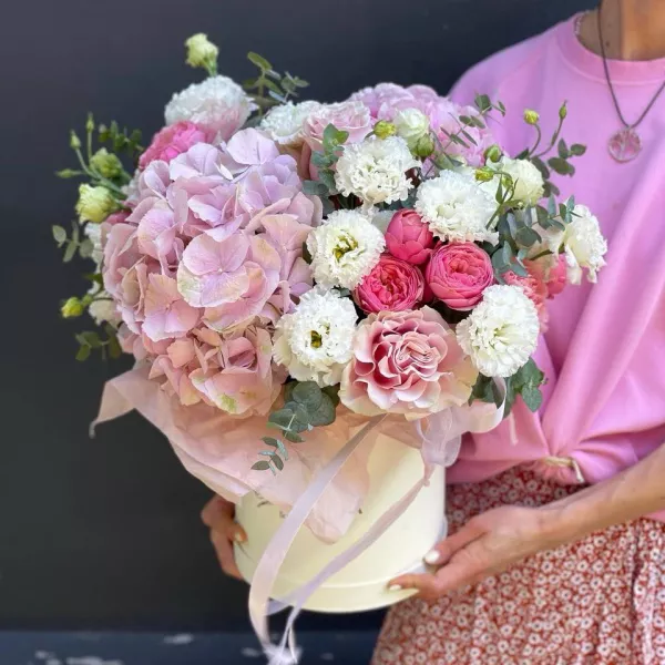 Букет у коробці: Ніжний подарунок