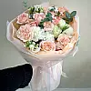 Ramo mixto en tonos pastel con rosas