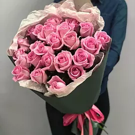 25 pembe gülden oluşan buket